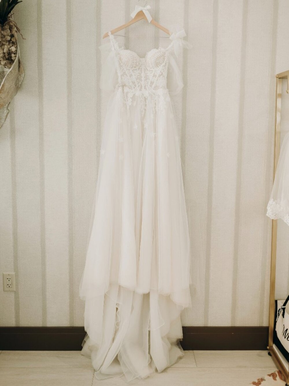 Ines Di Santo Wedding Dress–Size 6 | Ballgown | Sweetheart | Detachable Sleeves